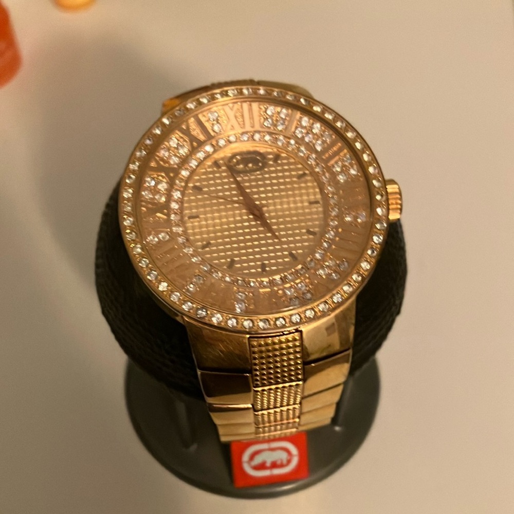 Elegant Gold Watch with Crystal Accents
Stainless steel gold plated